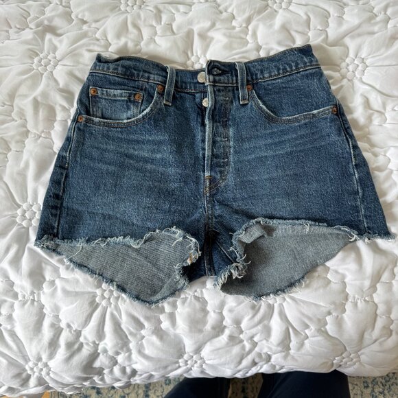 Levi 501 Shorts - Medium/Dark Wash - Picture 4 of 4